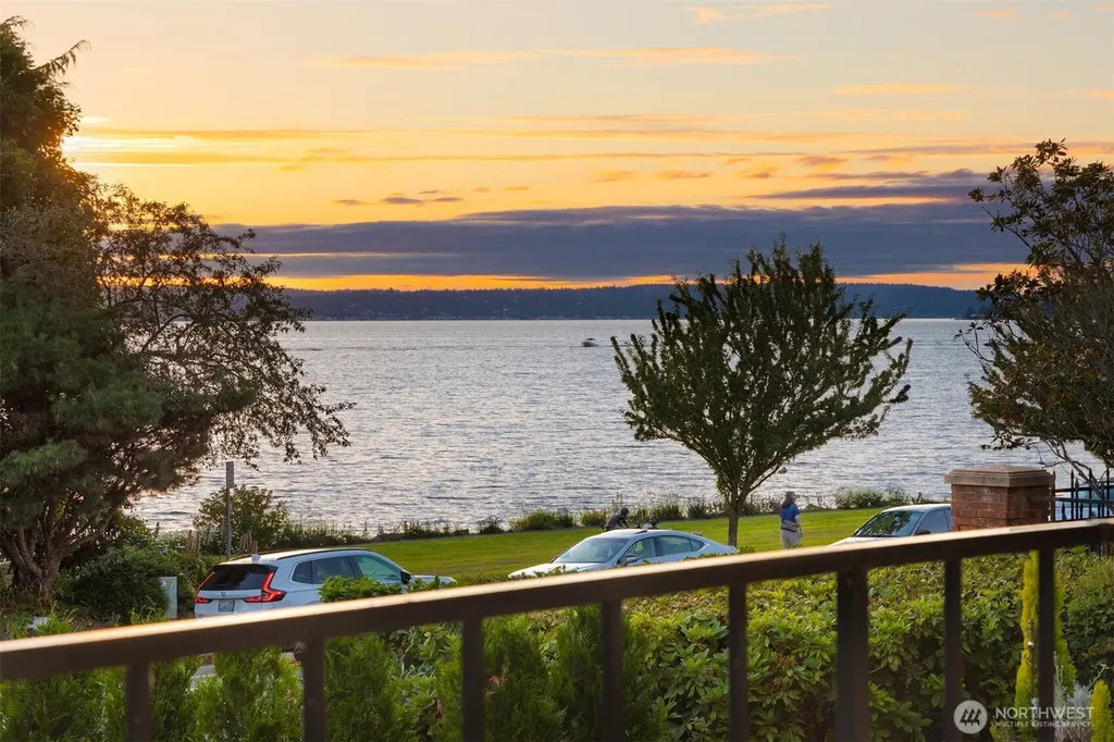 6436 Lake Washington Boulevard NE Kirkland WA 98033