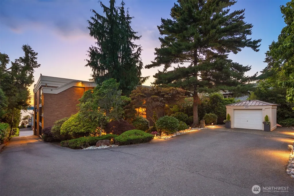 6436 Lake Washington Boulevard NE Kirkland WA 98033