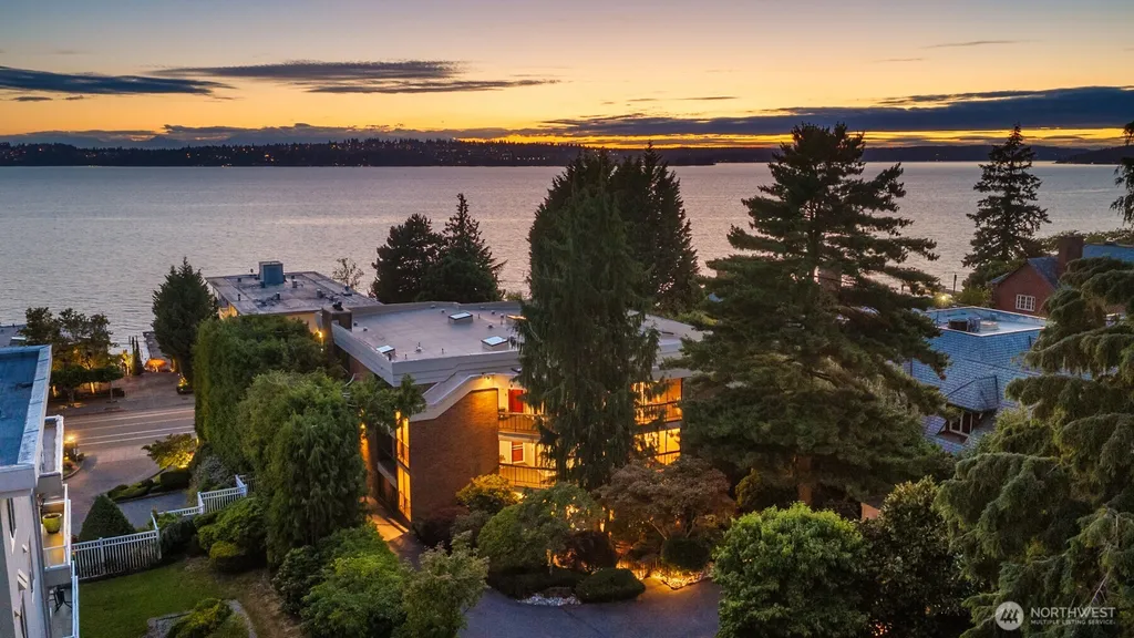 6436 Lake Washington Boulevard NE Kirkland WA 98033