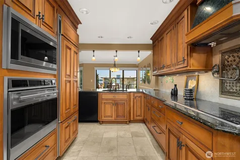 6436 Lake Washington Boulevard NE Kirkland WA 98033