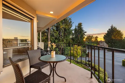 6436 Lake Washington Boulevard NE Kirkland WA 98033