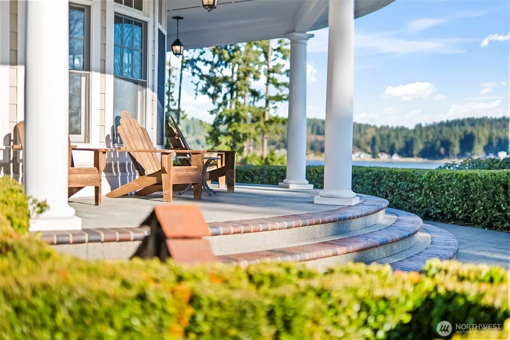 7104 E Grapeview Loop Road Allyn WA 98524