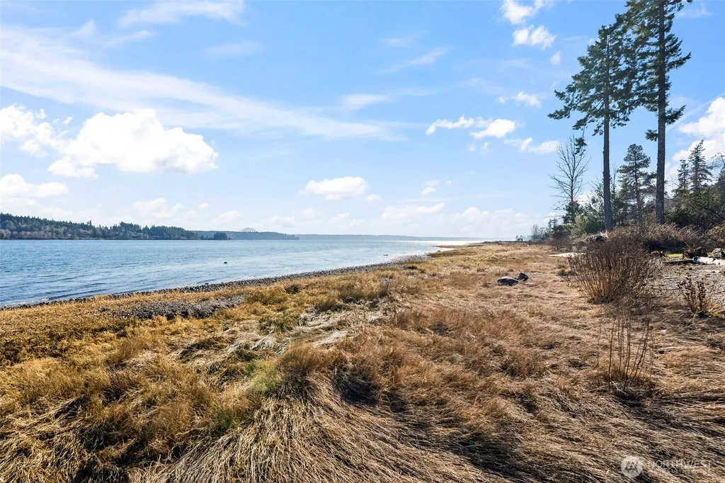 7104 E Grapeview Loop Road Allyn WA 98524