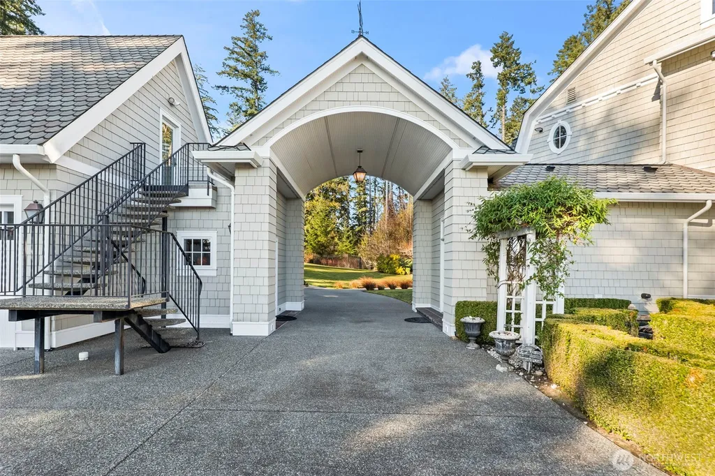 7104 E Grapeview Loop Road Allyn WA 98524