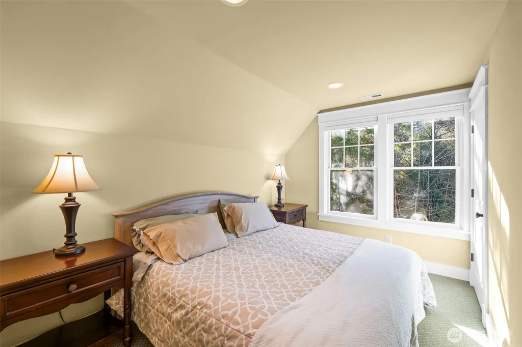 7104 E Grapeview Loop Road Allyn WA 98524