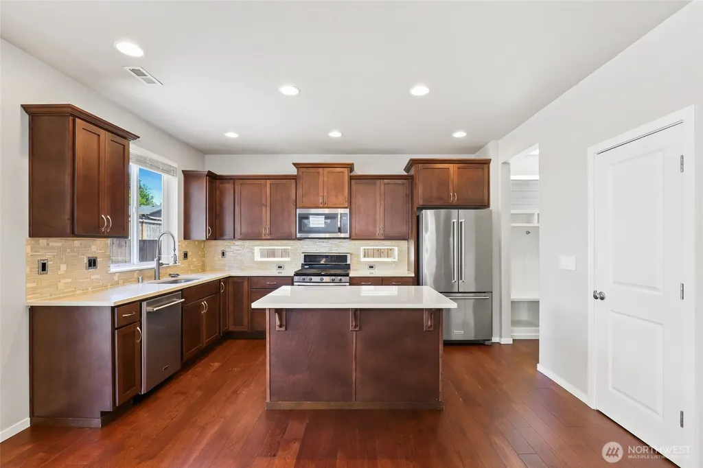 24520 96th Avenue S Kent WA 98030