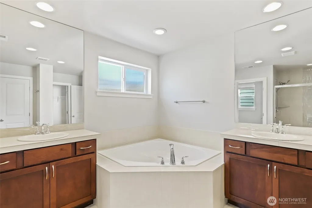24520 96th Avenue S Kent WA 98030