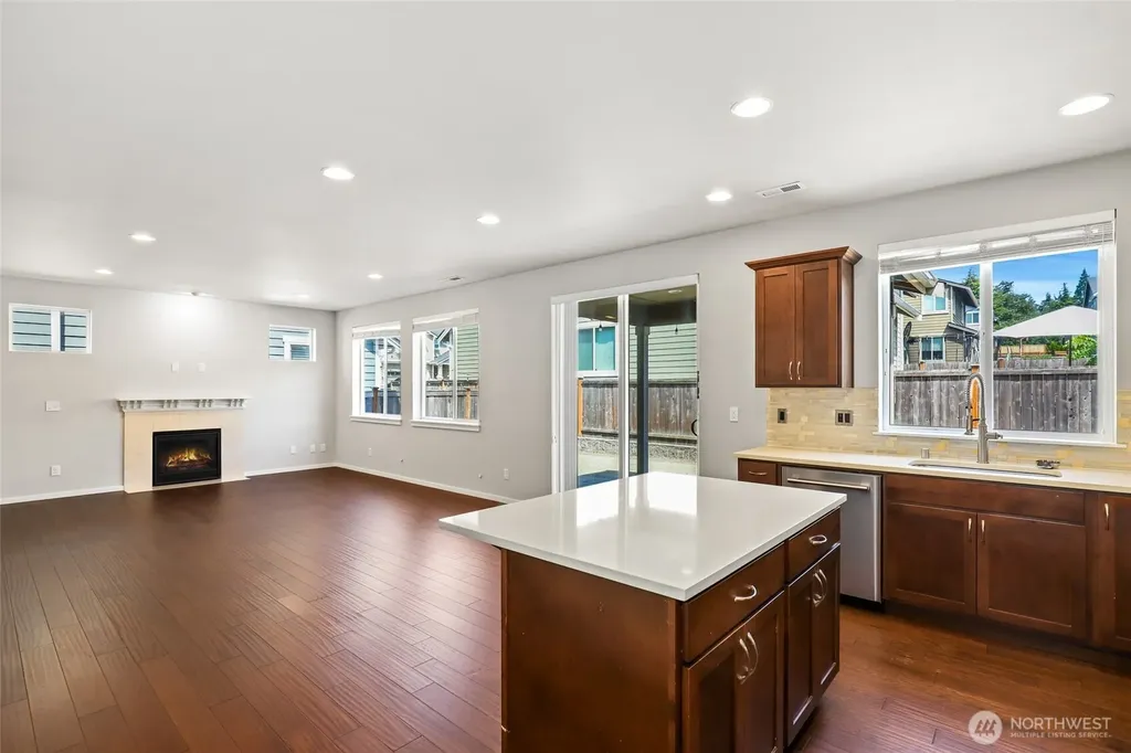 24520 96th Avenue S Kent WA 98030