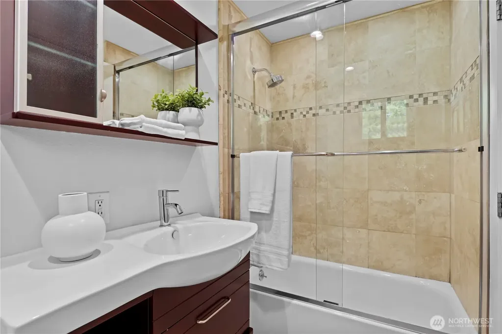 14556 75th Avenue NE Kenmore WA 98028
