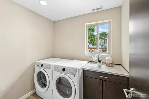 5957 17th Avenue SW Seattle WA 98106