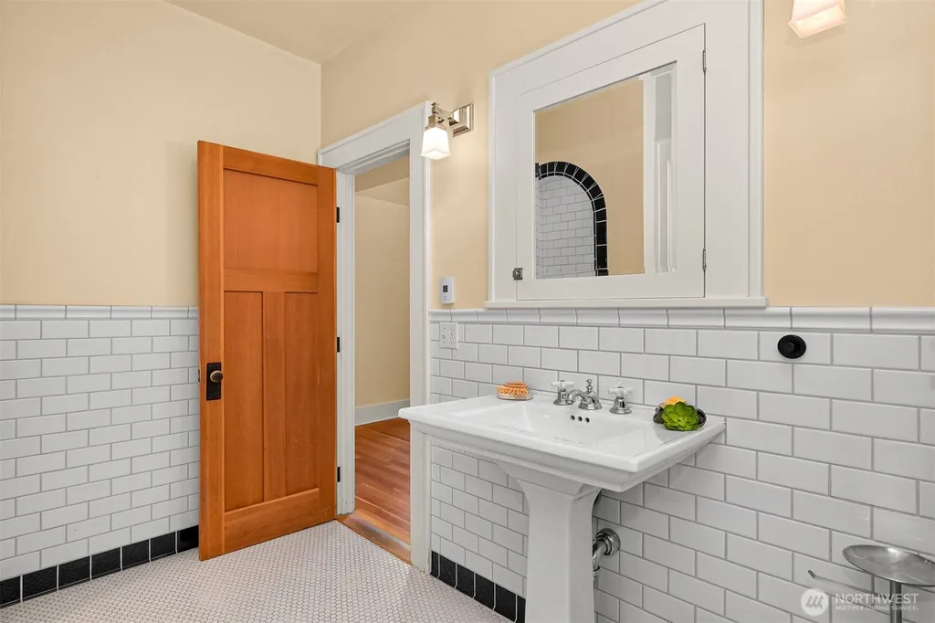 2816 Cornwall Avenue Bellingham WA 98225