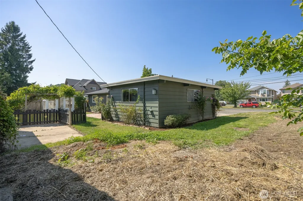 303 Garfield Street Sumas WA 98295