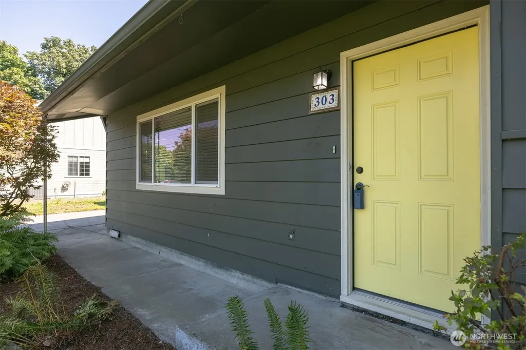 303 Garfield Street Sumas WA 98295