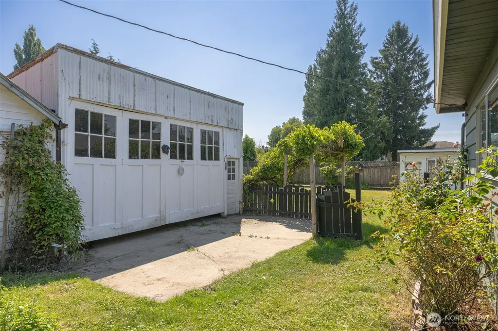 303 Garfield Street Sumas WA 98295