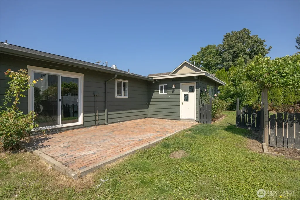 303 Garfield Street Sumas WA 98295