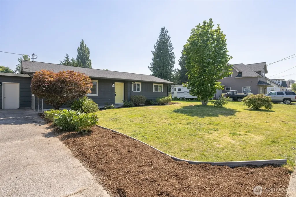 303 Garfield Street Sumas WA 98295