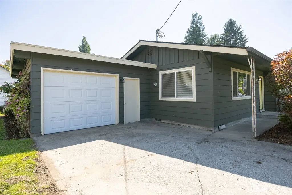 303 Garfield Street Sumas WA 98295