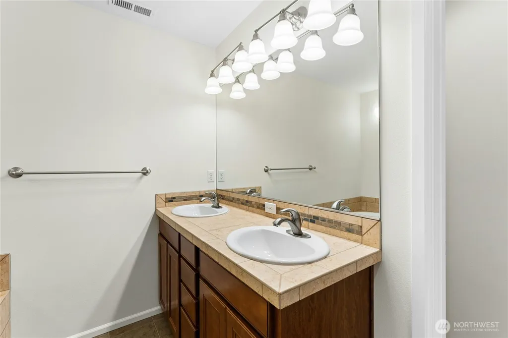 1885 11th Lane NE Issaquah WA 98029