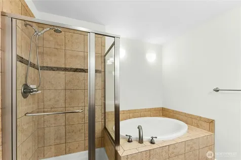1885 11th Lane NE Issaquah WA 98029