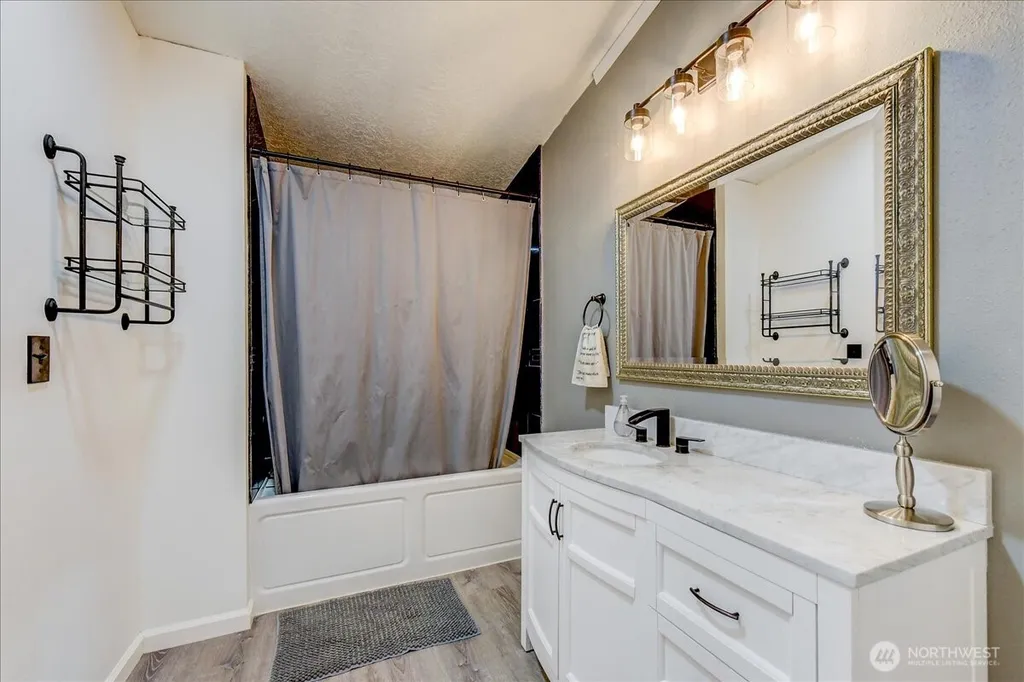 34175 SE 327th Place Ravensdale WA 98051