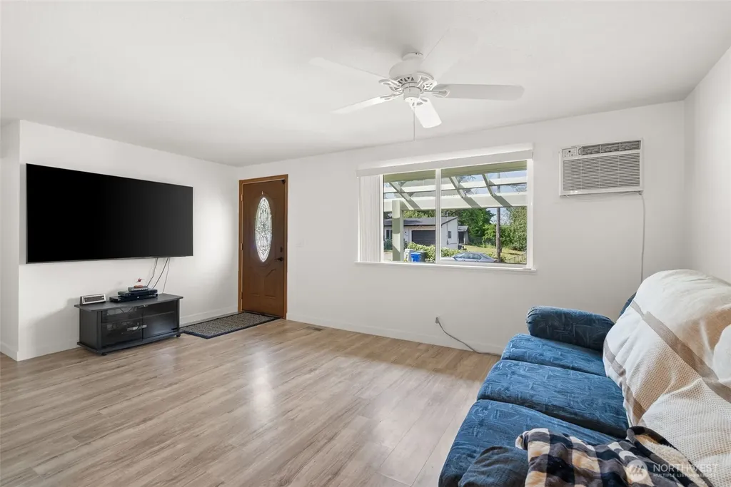 11833 SE 272nd Place Kent WA 98030