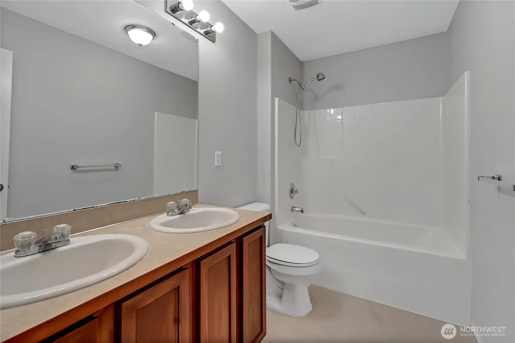 1401 Riddell Avenue NE Orting WA 98360