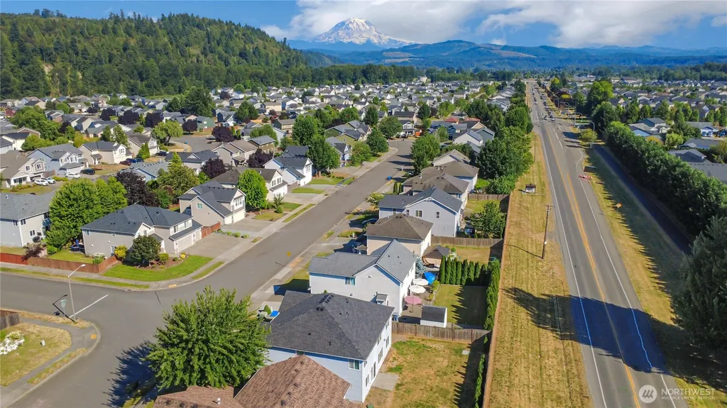 1401 Riddell Avenue NE Orting WA 98360