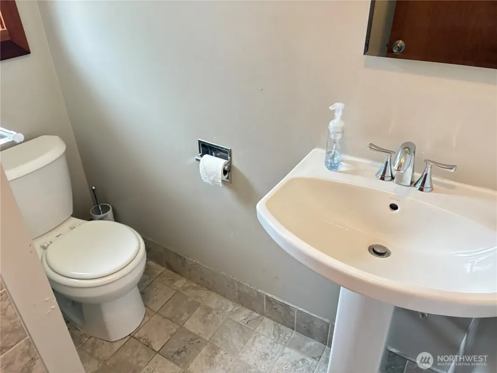 1828 Gossard Street Enumclaw WA 98022