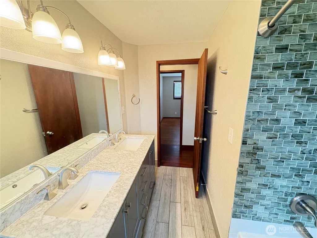 1828 Gossard Street Enumclaw WA 98022