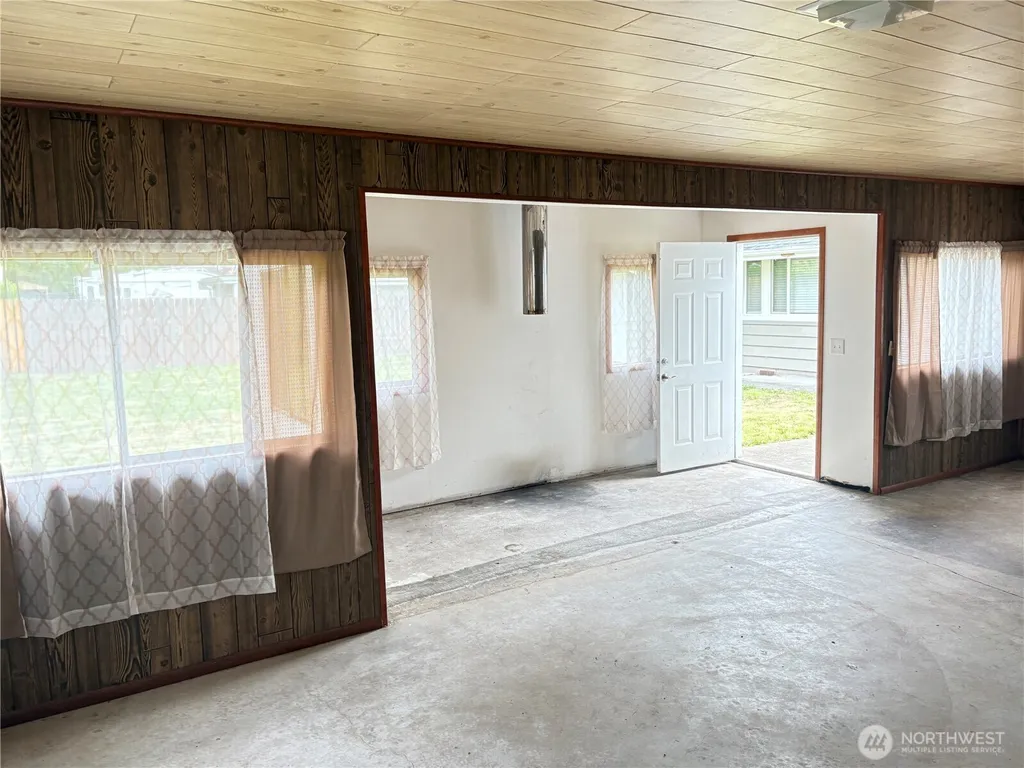 1828 Gossard Street Enumclaw WA 98022