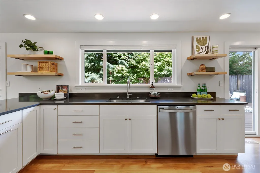 1527 NE 123rd Street Seattle WA 98125