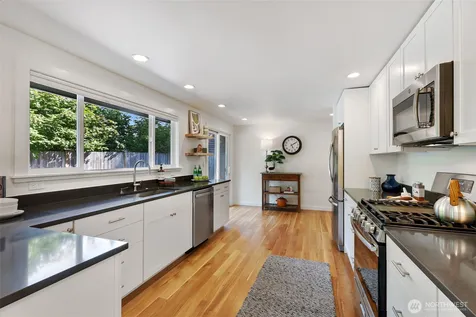 1527 NE 123rd Street Seattle WA 98125