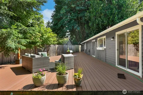 1527 NE 123rd Street Seattle WA 98125