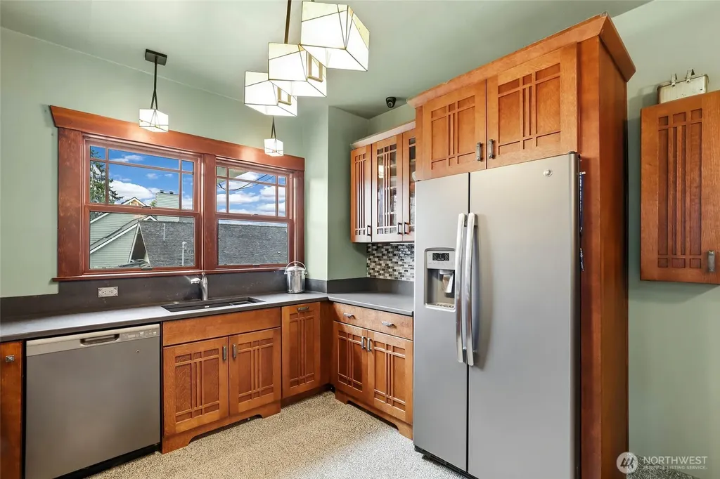 602 Jason Avenue N Kent WA 98030