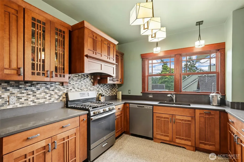 602 Jason Avenue N Kent WA 98030