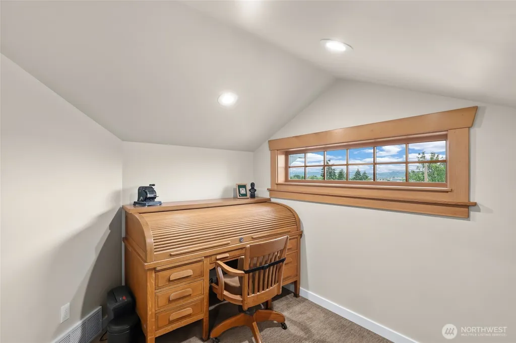602 Jason Avenue N Kent WA 98030