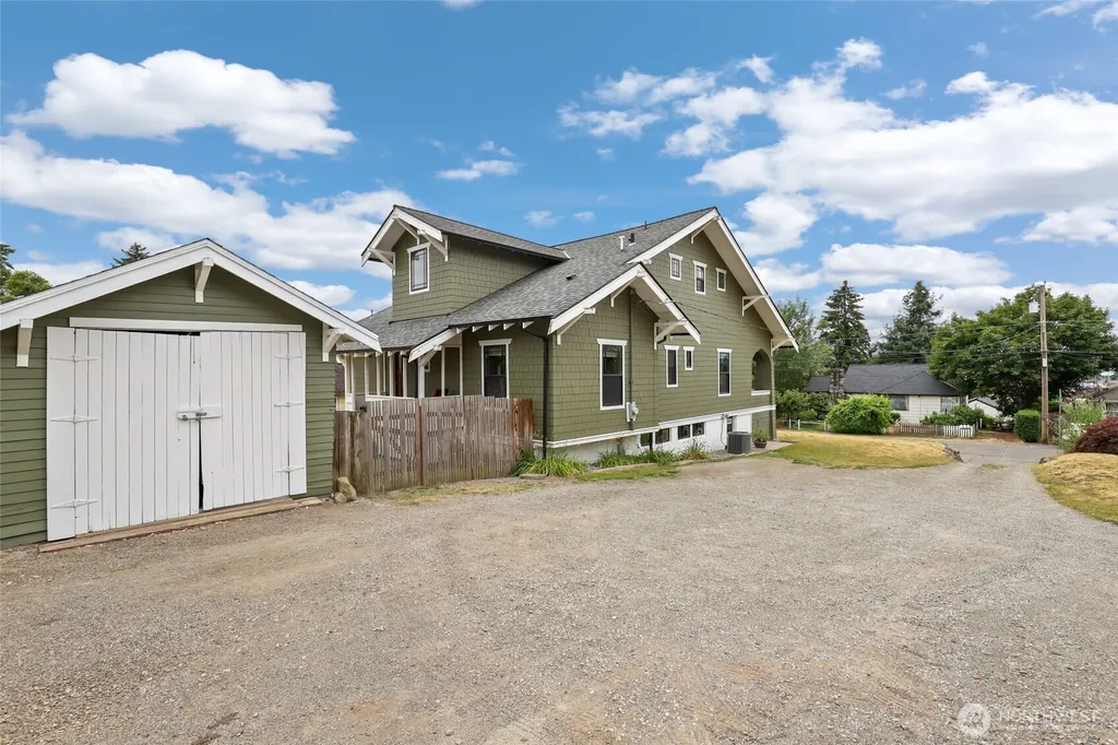 602 Jason Avenue N Kent WA 98030