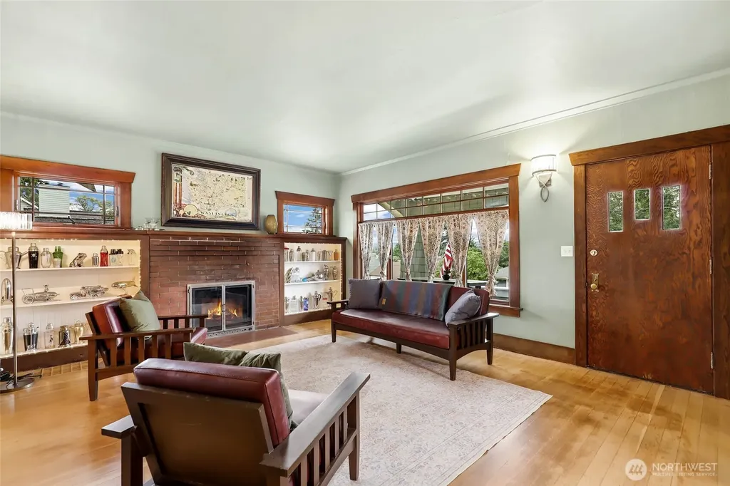602 Jason Avenue N Kent WA 98030