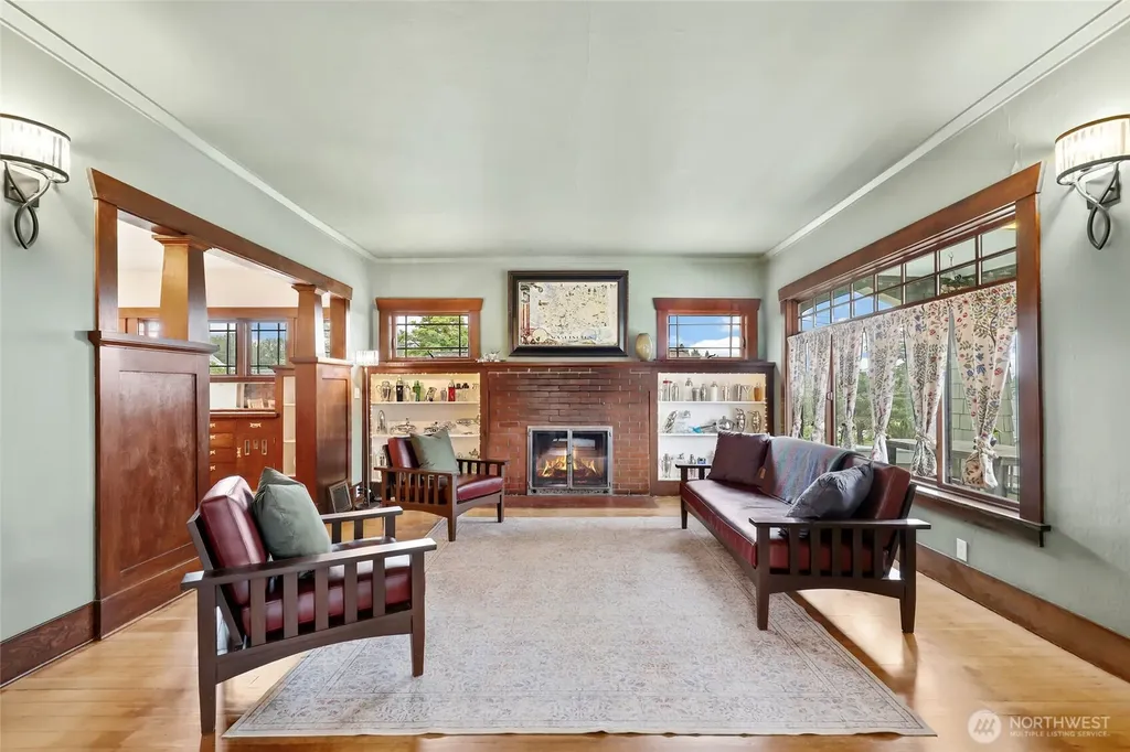 602 Jason Avenue N Kent WA 98030