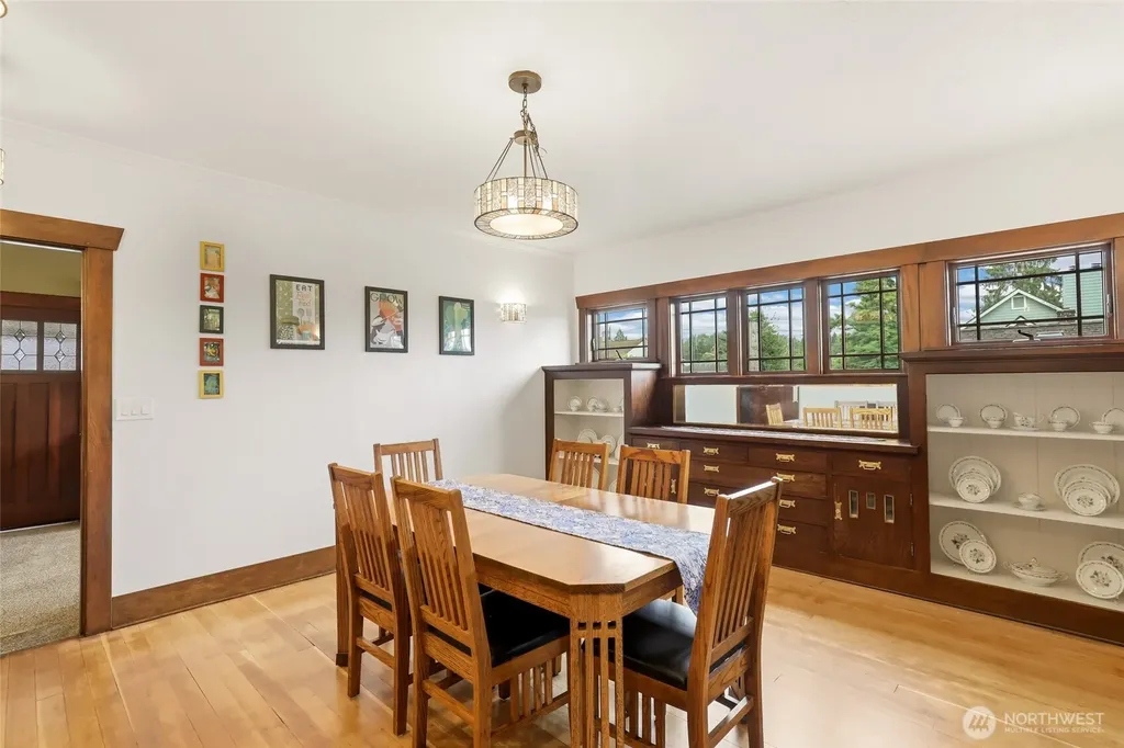 602 Jason Avenue N Kent WA 98030