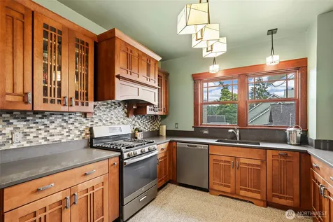 602 Jason Avenue N Kent WA 98030