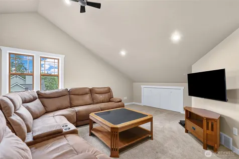 602 Jason Avenue N Kent WA 98030
