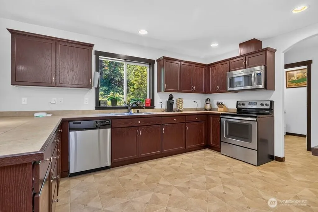 6608 184th Drive SE Snohomish WA 98290