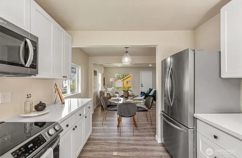238 Meadow N Renton WA 98057