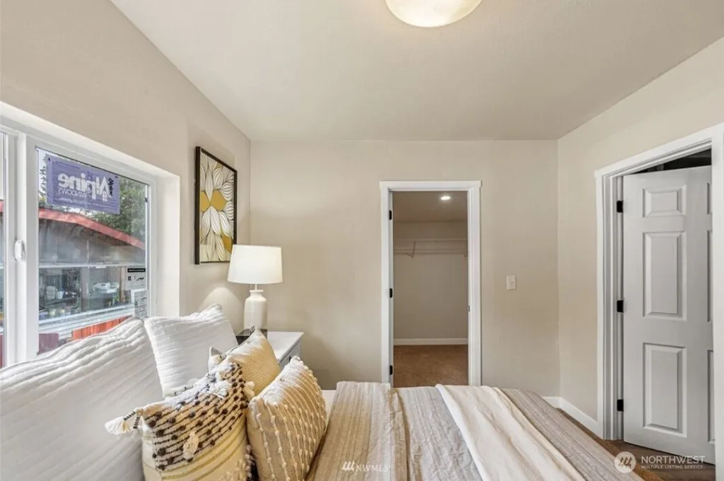 238 Meadow N Renton WA 98057