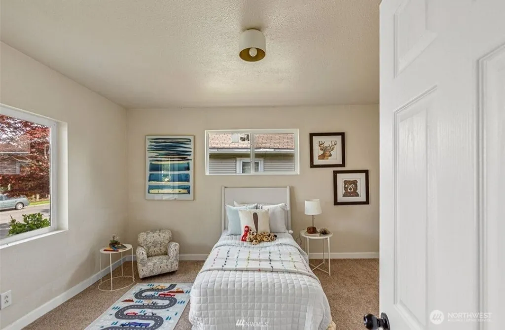 238 Meadow N Renton WA 98057