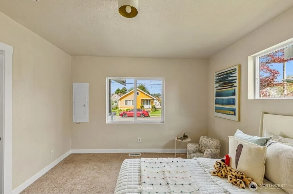 238 Meadow N Renton WA 98057