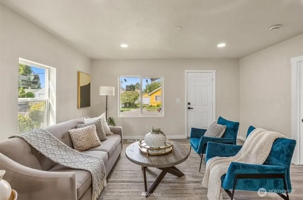 238 Meadow N Renton WA 98057
