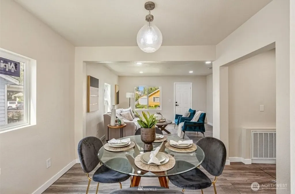 238 Meadow N Renton WA 98057