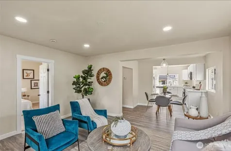 238 Meadow N Renton WA 98057